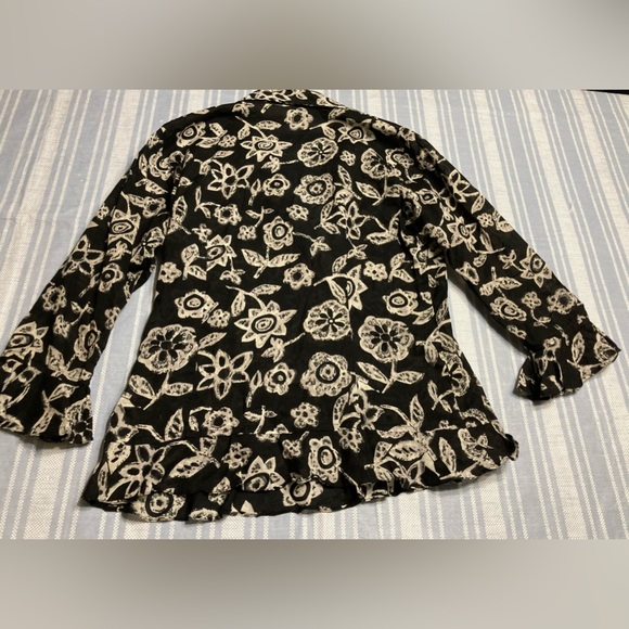 Patchington black and cream colored blouse. - Picture 4 of 4